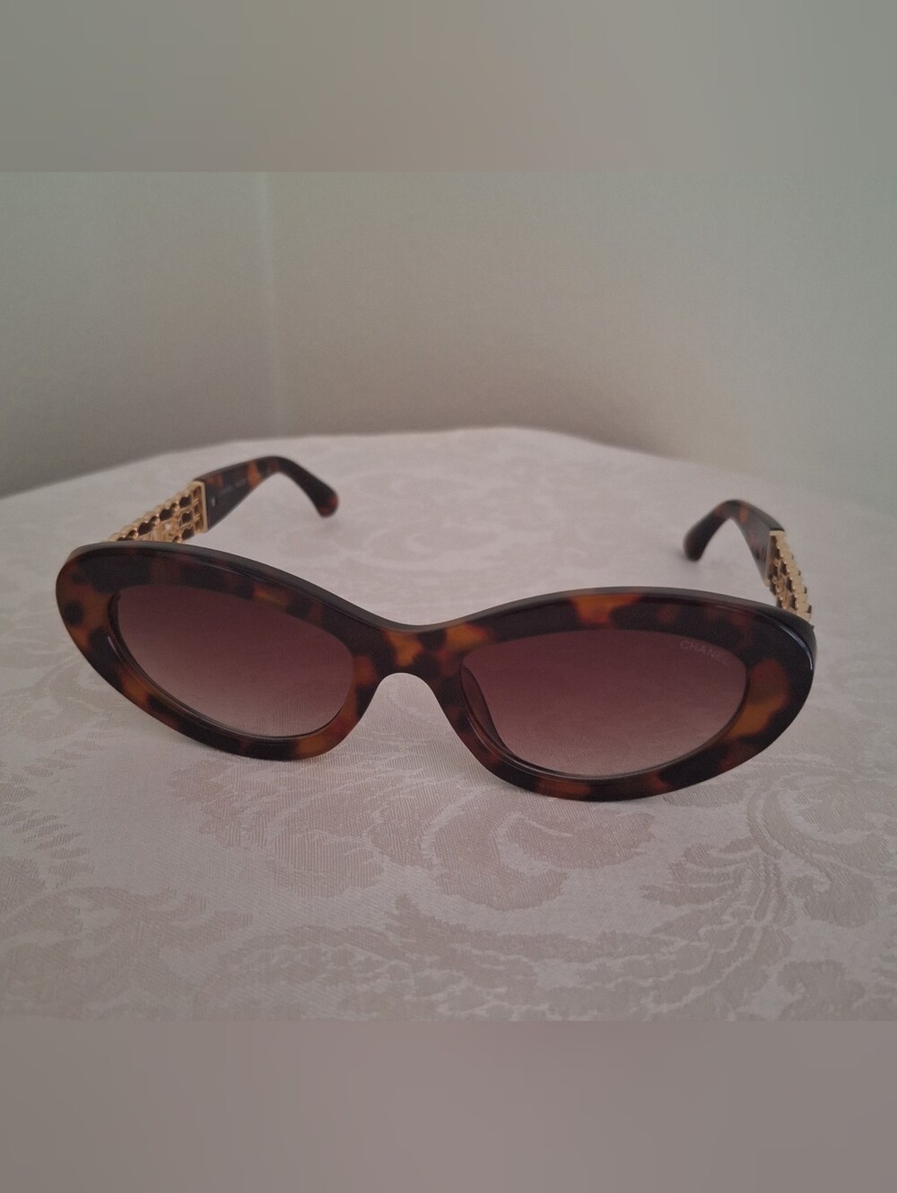 😎 CC HIGH FASHION LOGO SUNGLASSES - NWOT